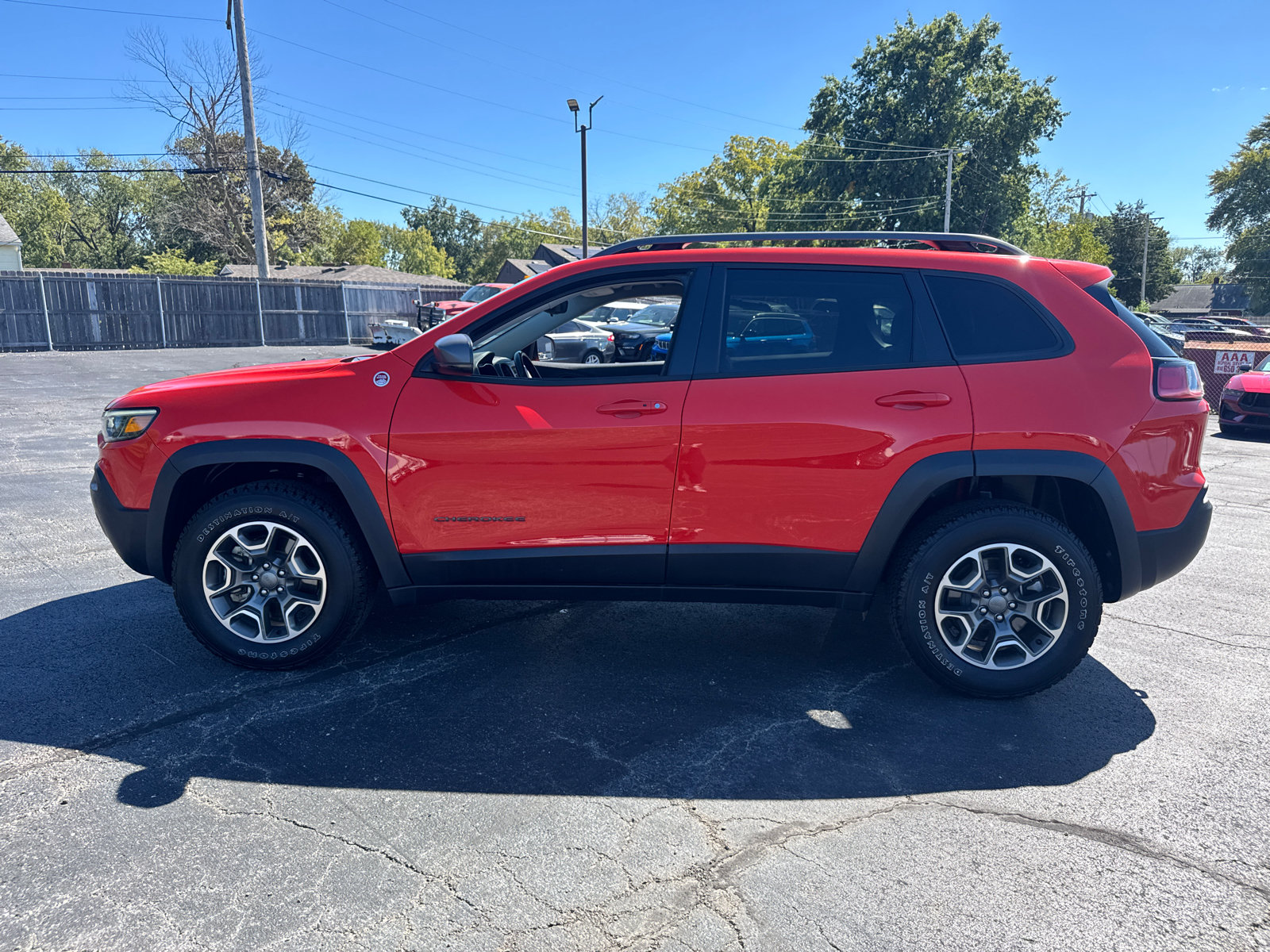 Used 2021 Jeep Cherokee Trailhawk AWD/4WD image 3