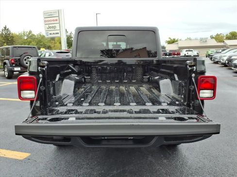 Used 2021 Jeep Gladiator Overland AWD/4WD image 29