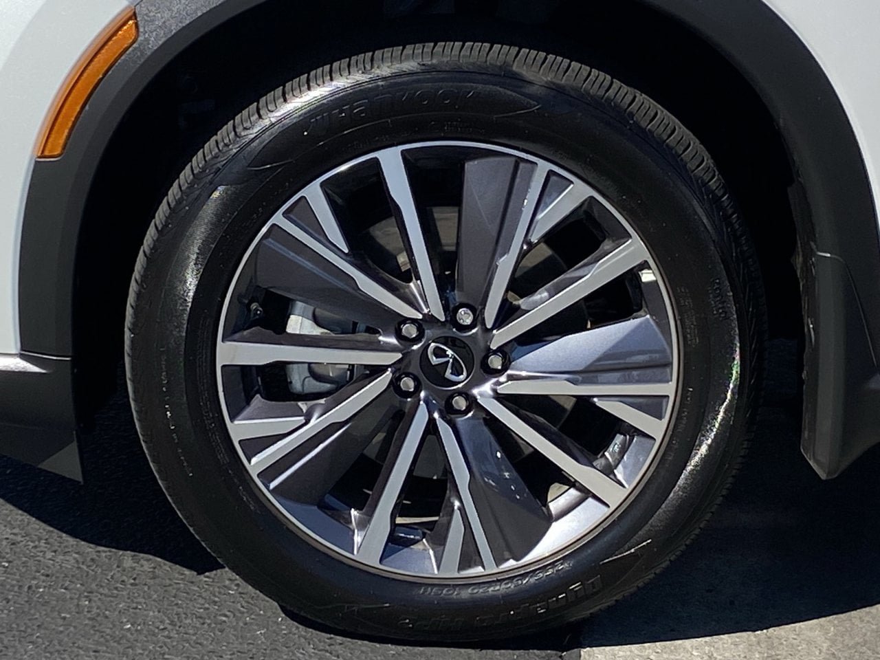 Certified 2027 INFINITI QX60 Luxe w/ Cargo Package AWD/4WD image 8