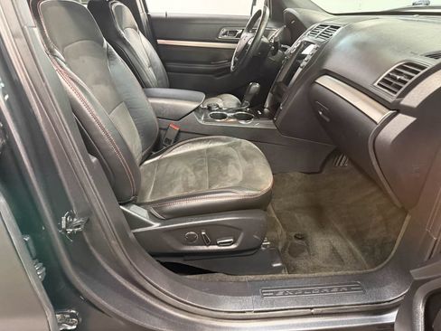 Used 2018 Ford Explorer XLT w/ Equipment Group 202A AWD/4WD image 63
