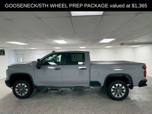 Used 2024 Chevrolet Silverado 2500 Custom w/ Custom Value Package image 5