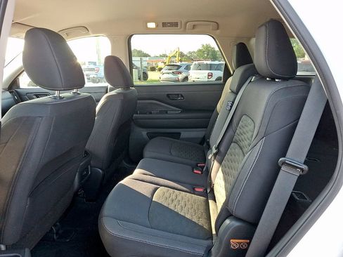 Used 2025 Nissan Pathfinder SV AWD/4WD image 10