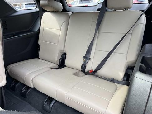 Used 2022 Chevrolet Traverse Premier FWD image 21