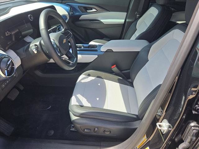 Used 2025 Chevrolet Equinox EV LT w/ Convenience Package FWD image 16