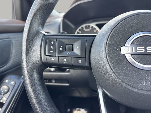 Used 2023 Nissan Rogue SV image 24