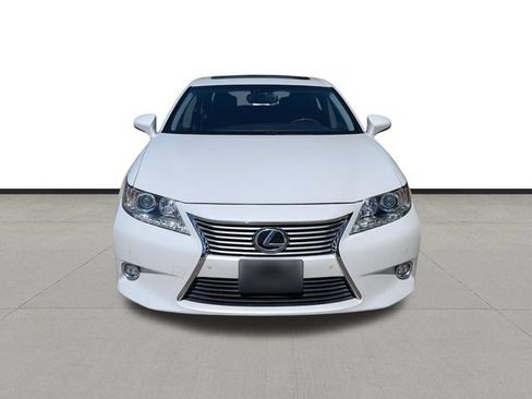 Used 2015 Lexus ES 350 w/ Luxury Package FWD image 2