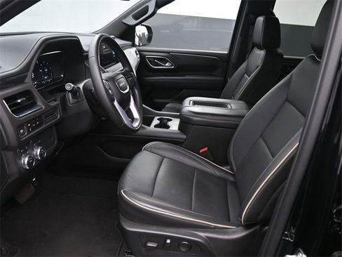 Used 2024 GMC Yukon XL SLT image 10