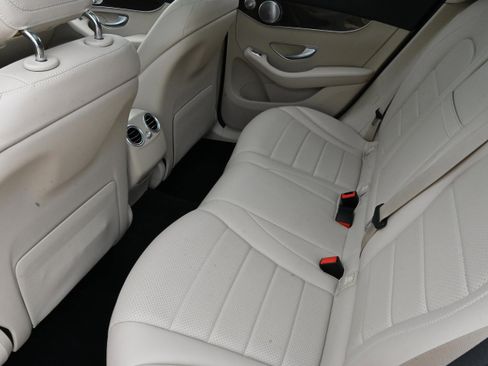 Used 2021 Mercedes-Benz GLC 300 image 13
