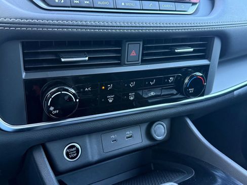 Used 2023 Nissan Rogue S image 28