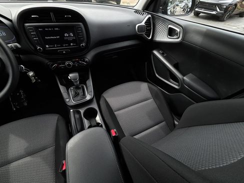 Used 2025 Kia Soul LX w/ LX Technology Package FWD image 33