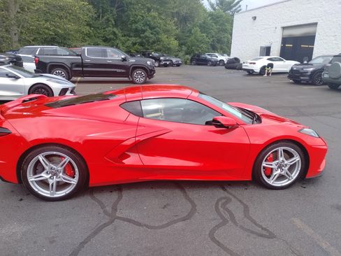 Used 2022 Chevrolet Corvette Stingray Preferred Cpe w/ Z51 Performance Package image 2