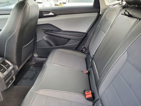 Certified 2023 Volkswagen Taos SE w/ Panoramic Sunroof Package FWD image 16