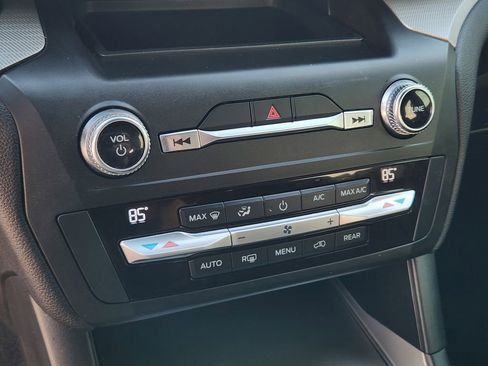 Used 2020 Ford Explorer XLT image 23