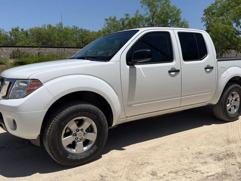 Used 2012 Nissan Frontier SV RWD image 5