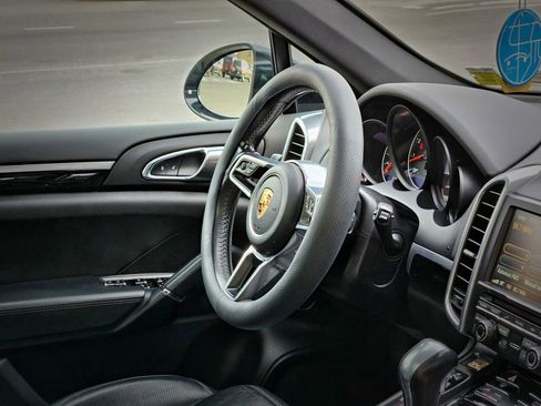 Used 2016 Porsche Cayenne AWD/4WD image 7