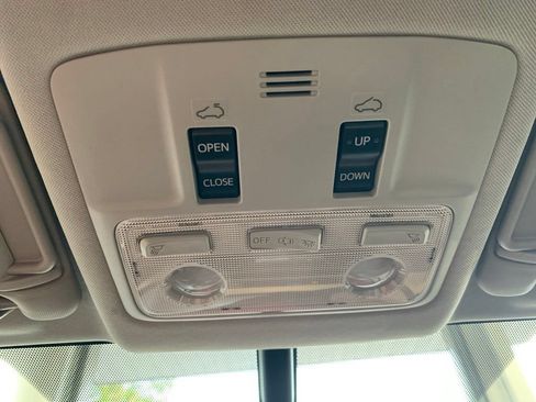 Used 2015 Toyota RAV4 Limited w/ Four Season Floor Mat Package AWD/4WD image 9