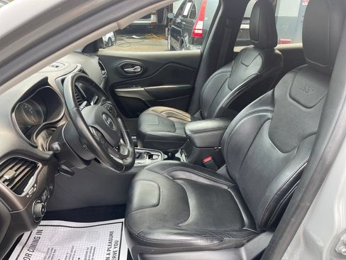 Used 2019 Jeep Cherokee Limited AWD/4WD image 15