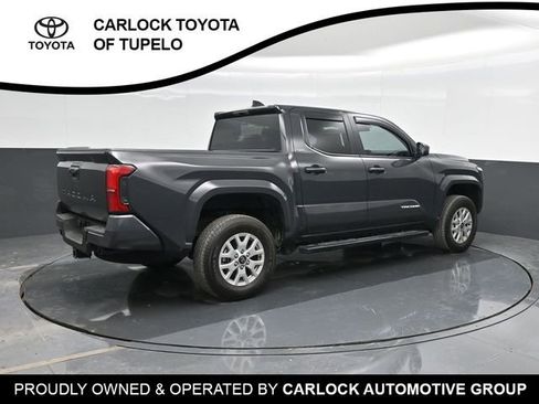 Used 2025 Toyota Tacoma SR5 image 3