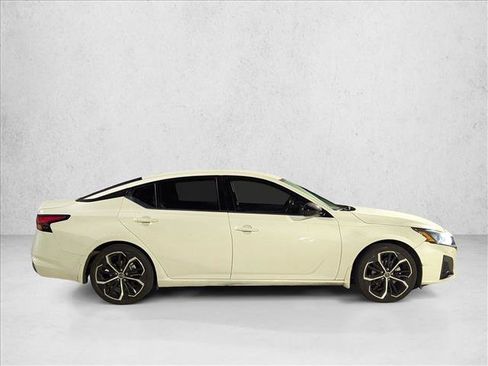 Used 2024 Nissan Altima 2.5 SR FWD image 4