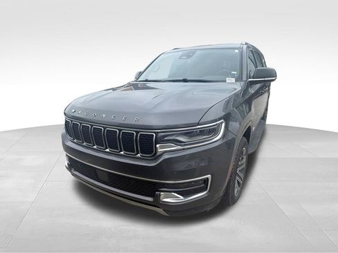 Used 2024 Jeep Wagoneer L Series II w/ Flexible Seating Group RWD image 3