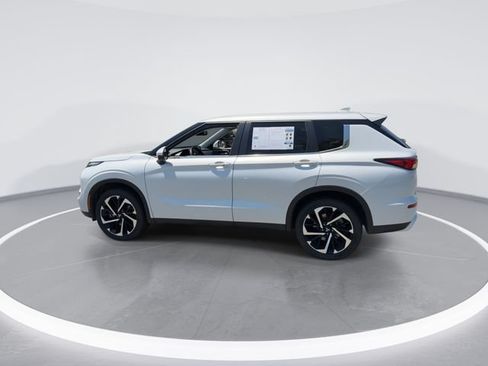 Used 2024 Mitsubishi Outlander AWD image 5