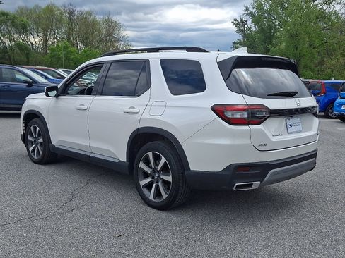 Used 2023 Honda Pilot Touring image 4