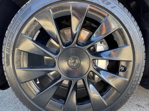 Used 2020 Tesla Model Y Long Range AWD/4WD image 16