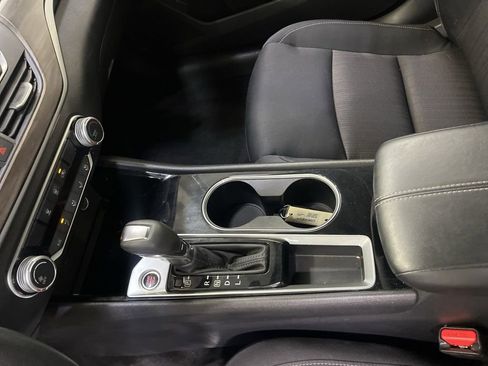 Used 2024 Nissan Altima 2.5 SV FWD image 18