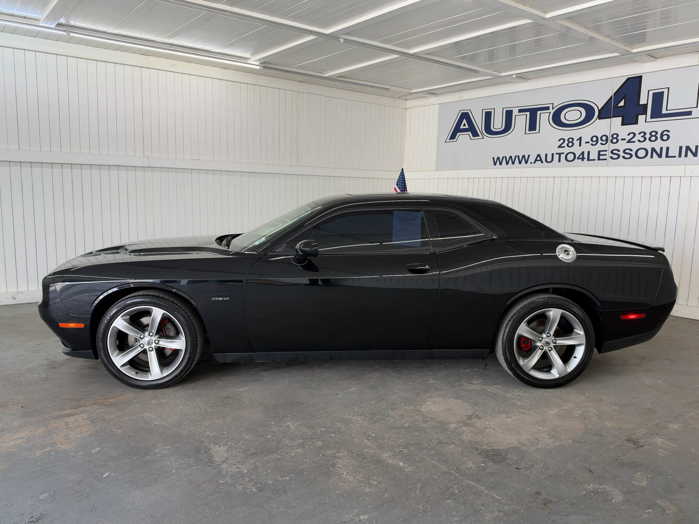Used 2017 Dodge Challenger R/T RWD image 8
