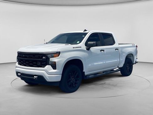 Used 2026 Chevrolet Silverado 1500 Custom w/ LPO, Dark Essentials Package AWD/4WD image 3