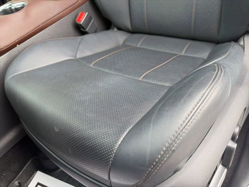 Used 2021 Toyota Venza Limited image 21