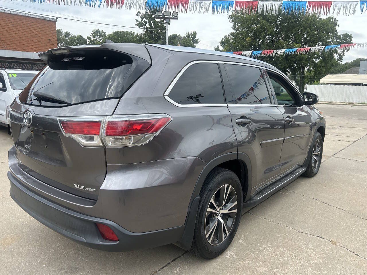 Used 2016 Toyota Highlander XLE AWD/4WD image 5