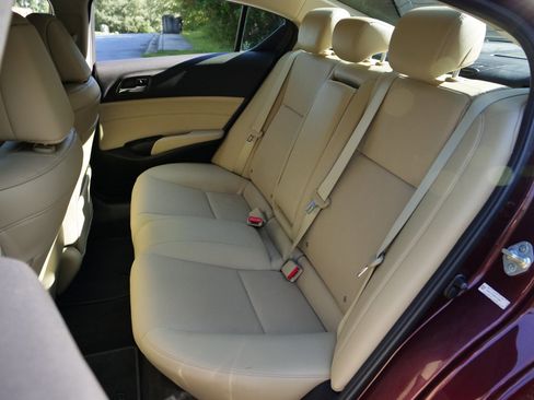 Used 2013 Acura ILX w/ Technology Package image 17