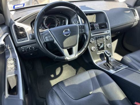 Used 2016 Volvo XC60 T5 Premier w/ Proximity Package FWD image 10