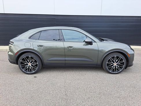 New 2026 Porsche Macan 4 Electric image 8