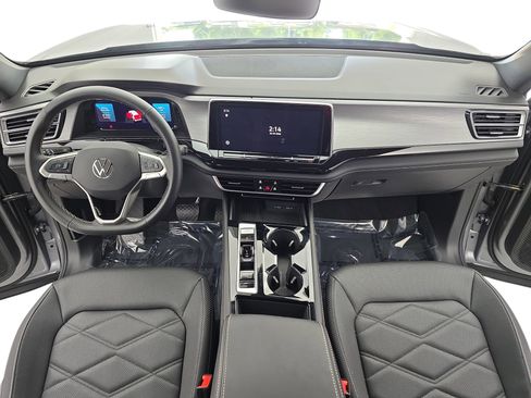 Used 2025 Volkswagen Atlas Cross Sport SE w/ Panoramic Sunroof Package FWD image 9