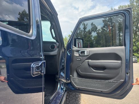 Used 2025 Jeep Gladiator Rubicon w/ Safety Group AWD/4WD image 19