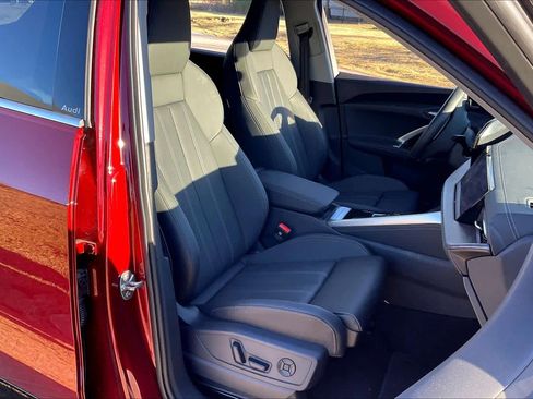 Certified 2025 Audi Q5 Prestige image 8