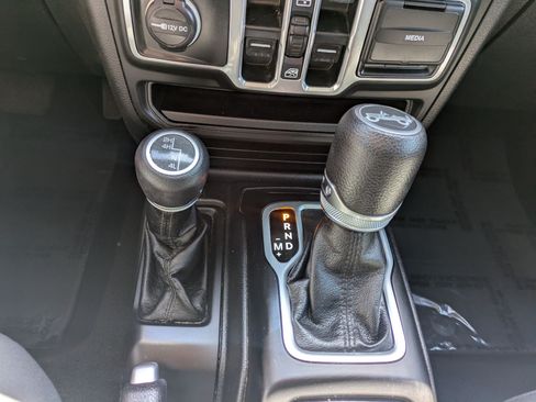Used 2018 Jeep Wrangler Unlimited Sport S AWD/4WD image 28