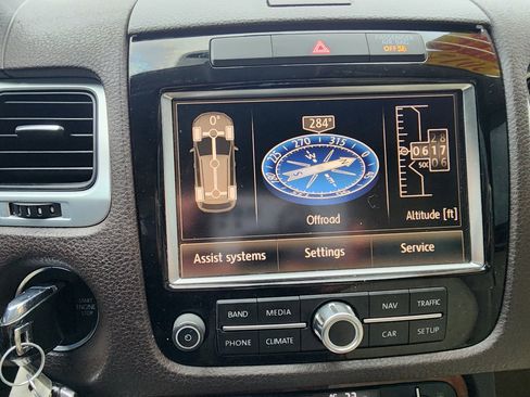 Used 2012 Volkswagen Touareg TDI image 20