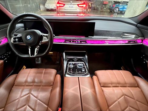 Used 2024 BMW i7 xDrive60 w/ Executive Package AWD/4WD image 18