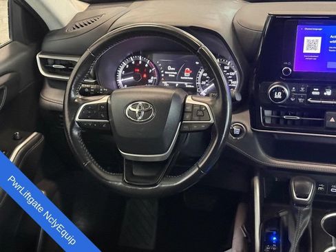 Used 2023 Toyota Highlander FWD image 14