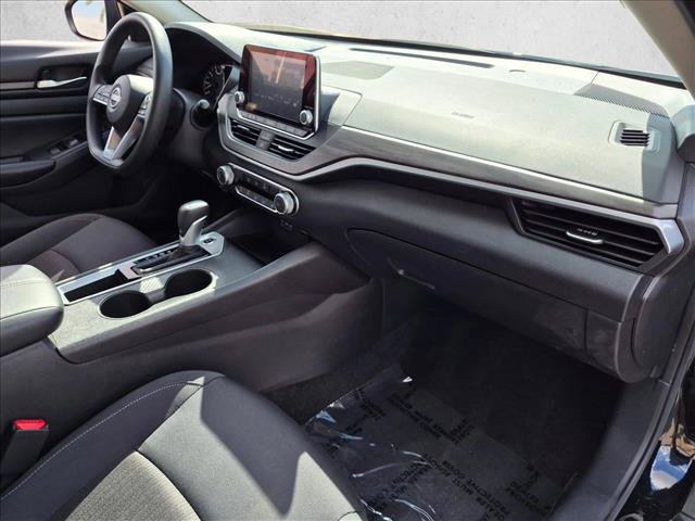 Used 2025 Nissan Altima 2.5 SV FWD image 27