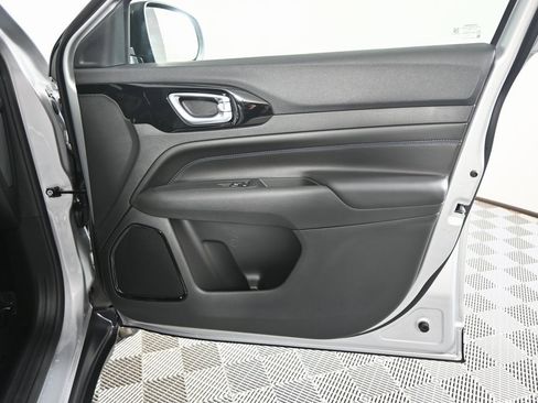 New 2026 Jeep Compass Latitude image 12