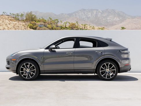 Certified 2022 Porsche Cayenne Coupe AWD/4WD image 2