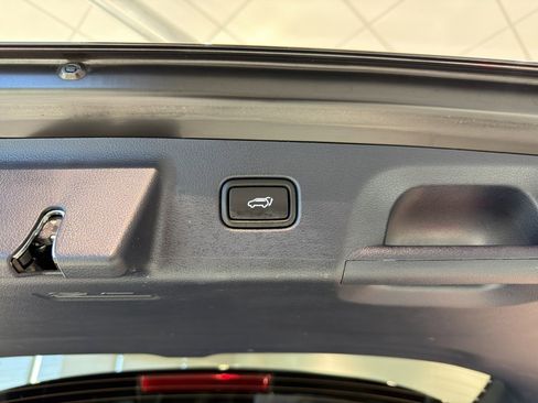 Used 2024 Hyundai Palisade Limited image 23