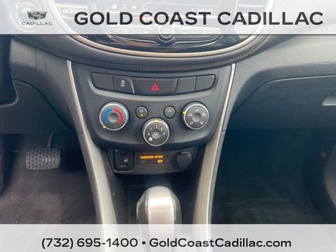 Used 2019 Chevrolet Trax LT w/ Sun & Sound Package AWD/4WD image 18