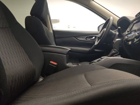 Used 2019 Nissan Rogue SV w/ Premium Package FWD image 21