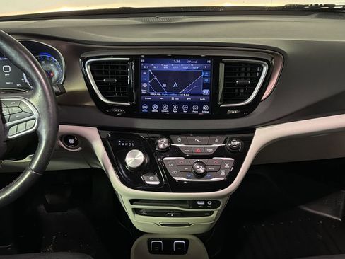 Used 2018 Chrysler Pacifica Touring-L Plus image 34