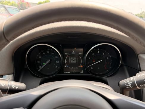 Used 2016 Jaguar XF Premium RWD image 38